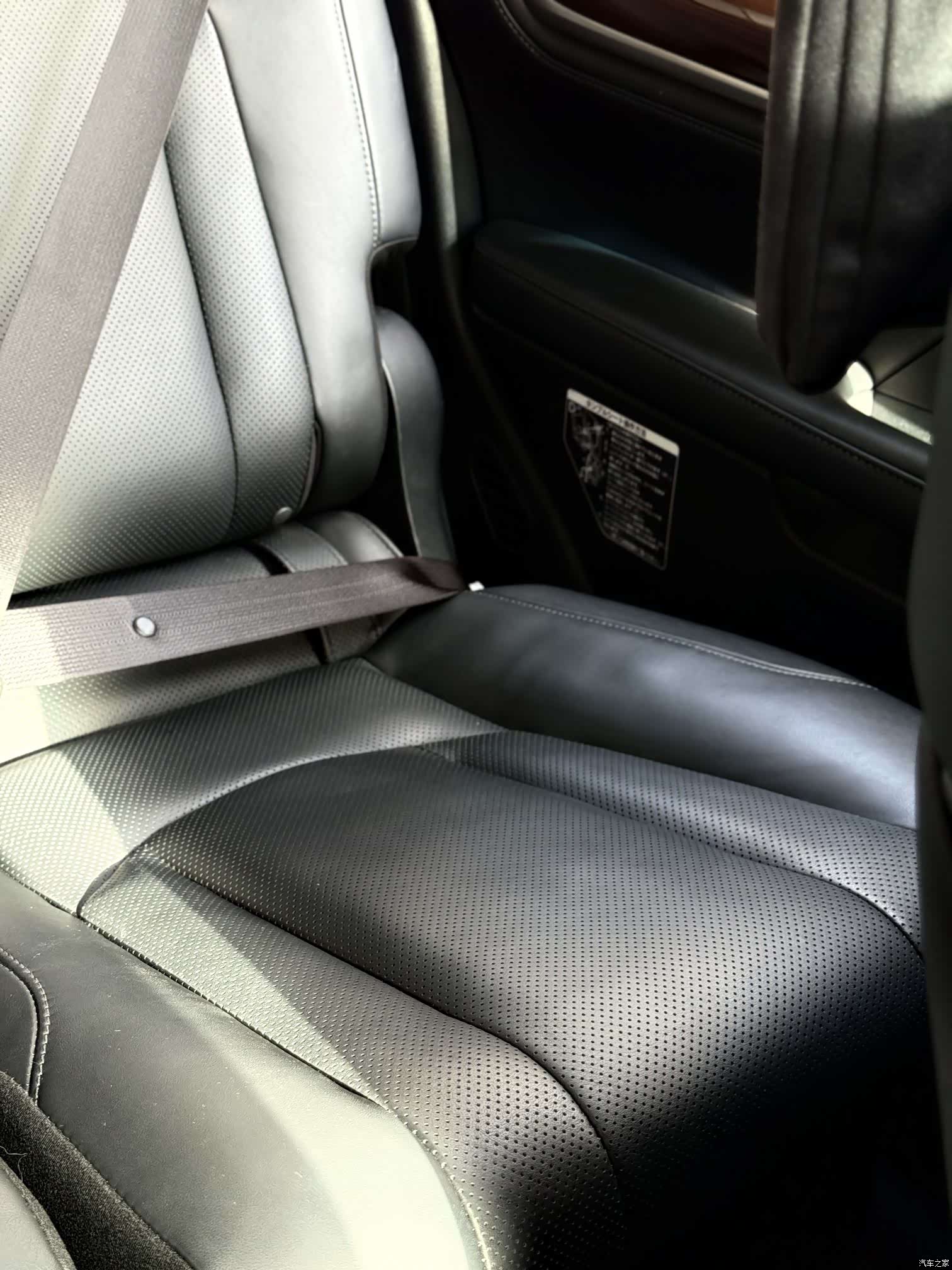 Lexus LX, 2022 21