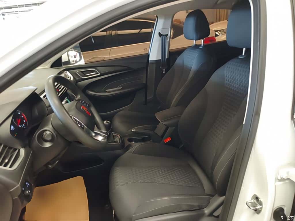 Roewe i5, 2019 15