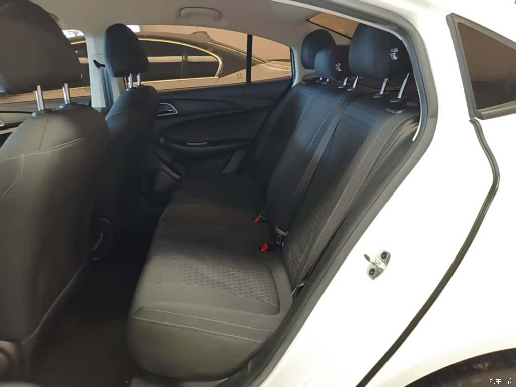 Roewe i5, 2019 17