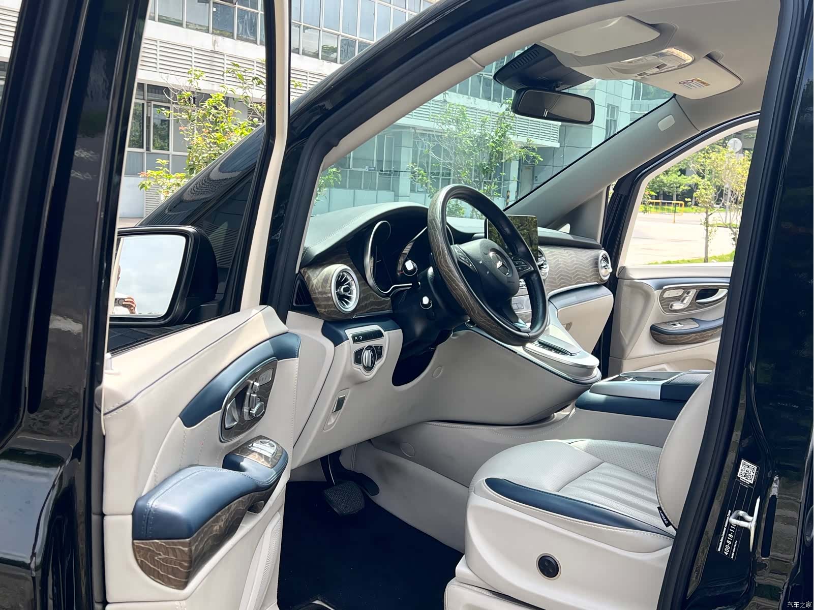 Mercedes-Benz V-Class, 2023 9
