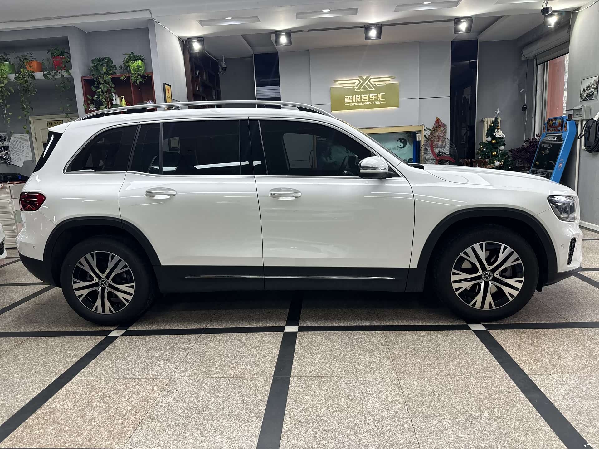 Mercedes-Benz GLB, 2024 11