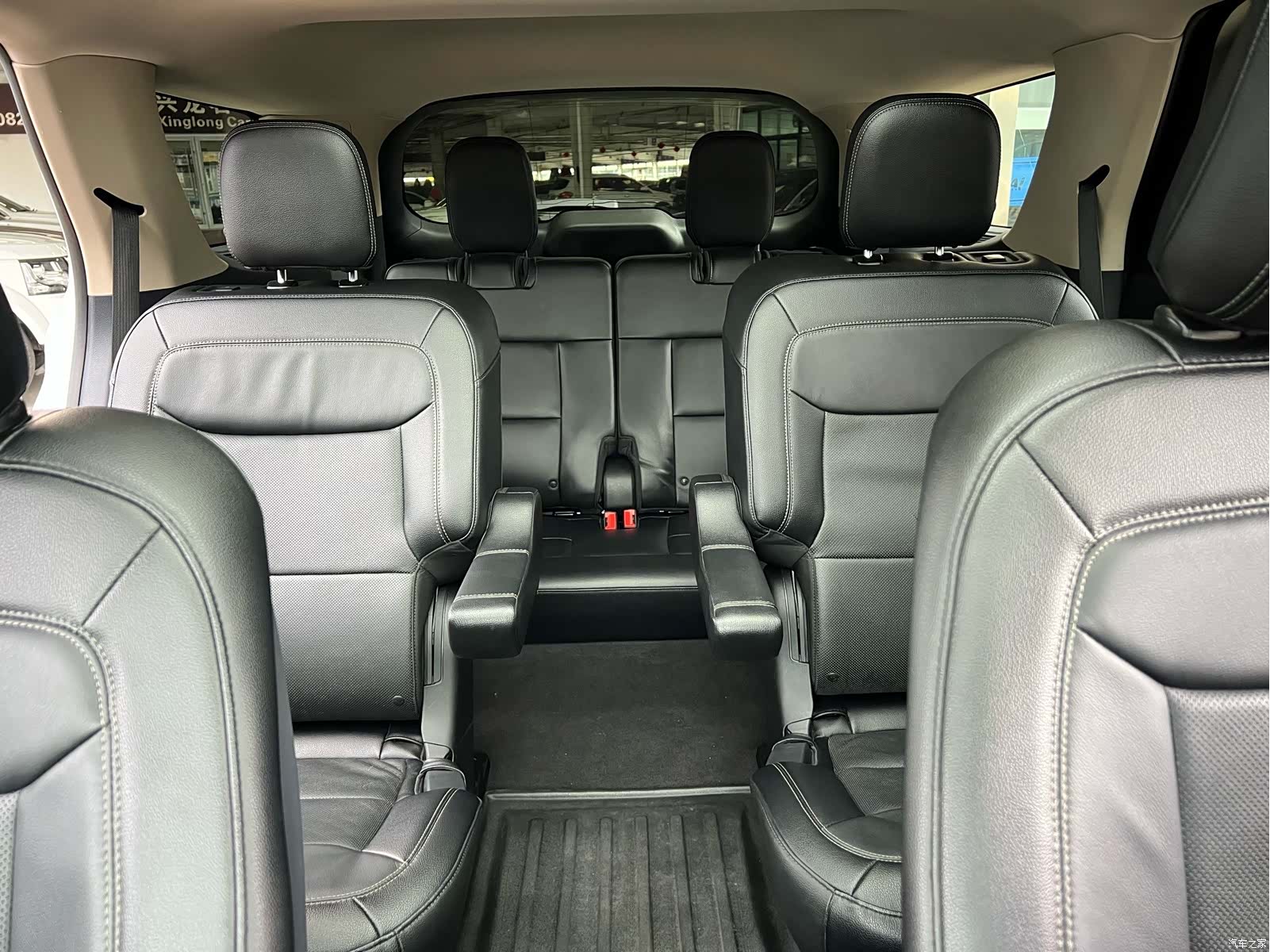Ford Explorer, 2021 12