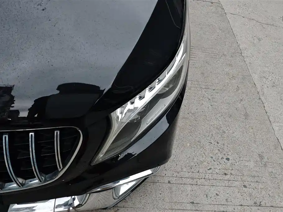 Mercedes-Benz V-class