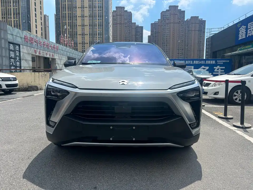 NIO ES8