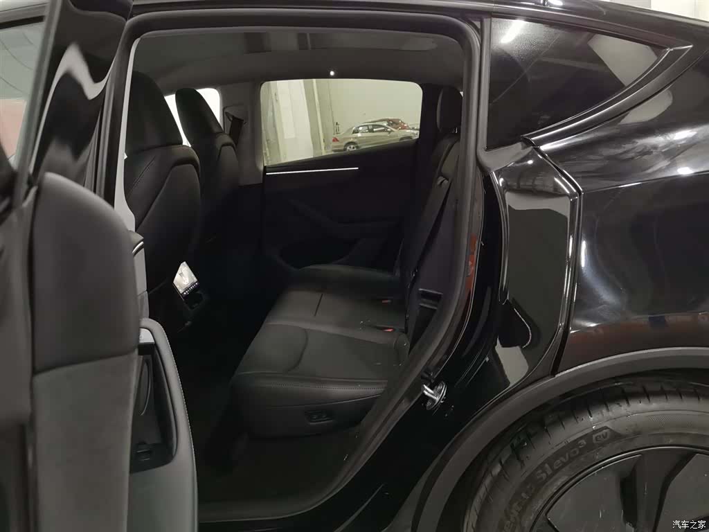 Tesla Model Y, 2025 15