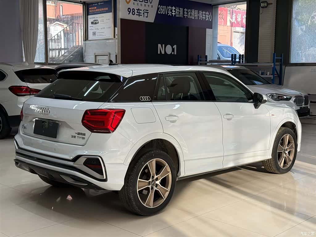 Audi Q2L, 2023 4