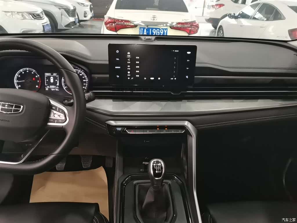 Geely X6, 2022 13