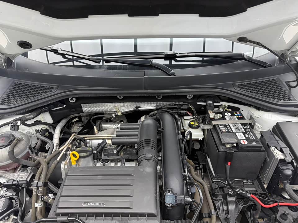 Volkswagen T-ROC exploring Songs