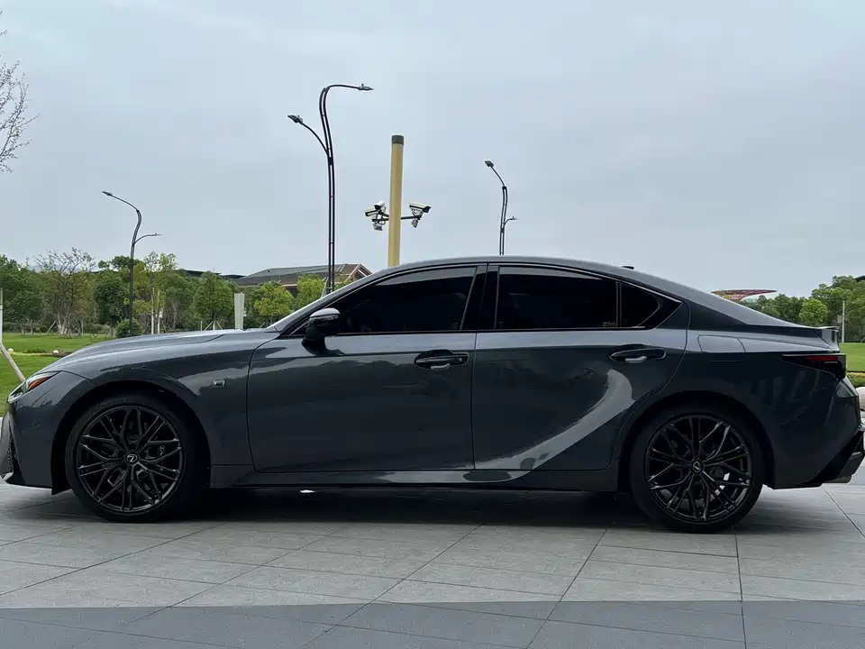 Lexus IS