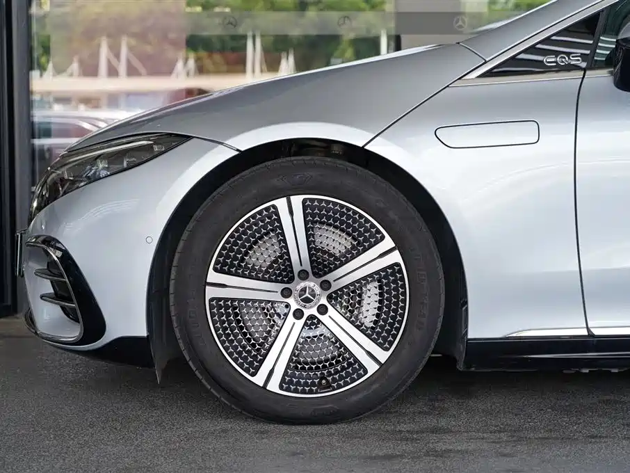 Mercedes-Benz EQS