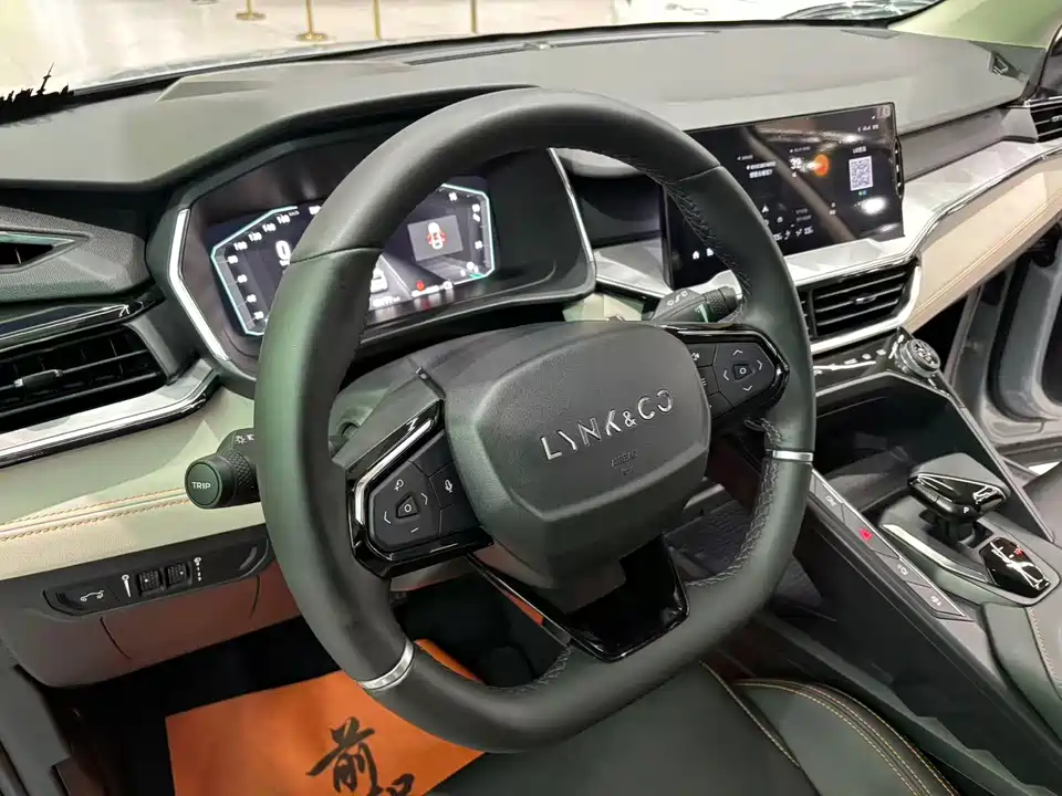 Lynk & Co 06 EM-P