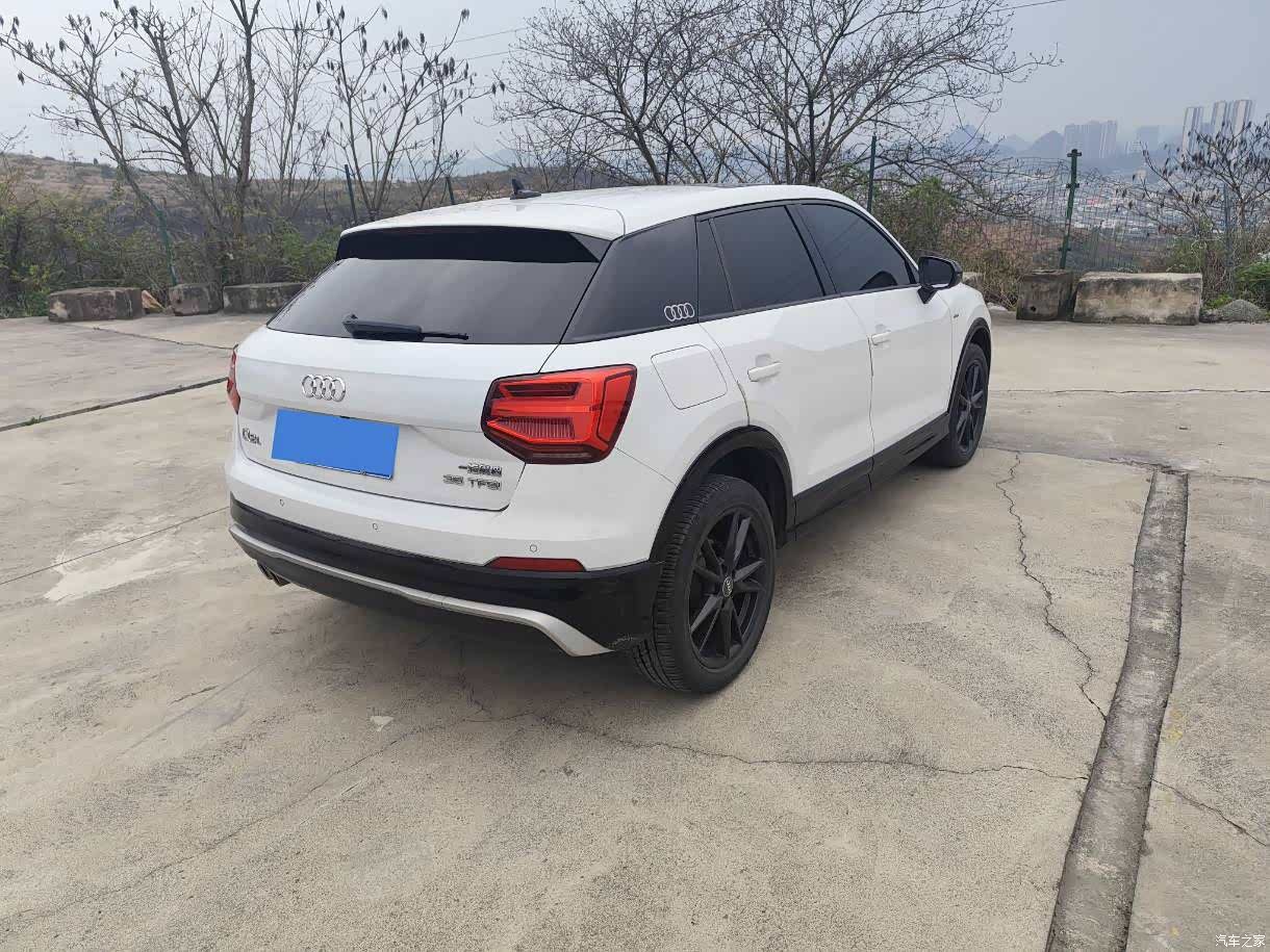 Audi Q2L, 2021 13