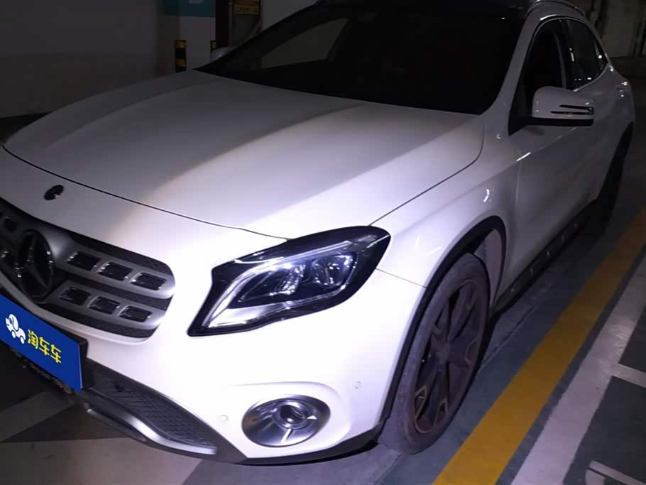 Mercedes-Benz GLA Mercedes-Benz GLA