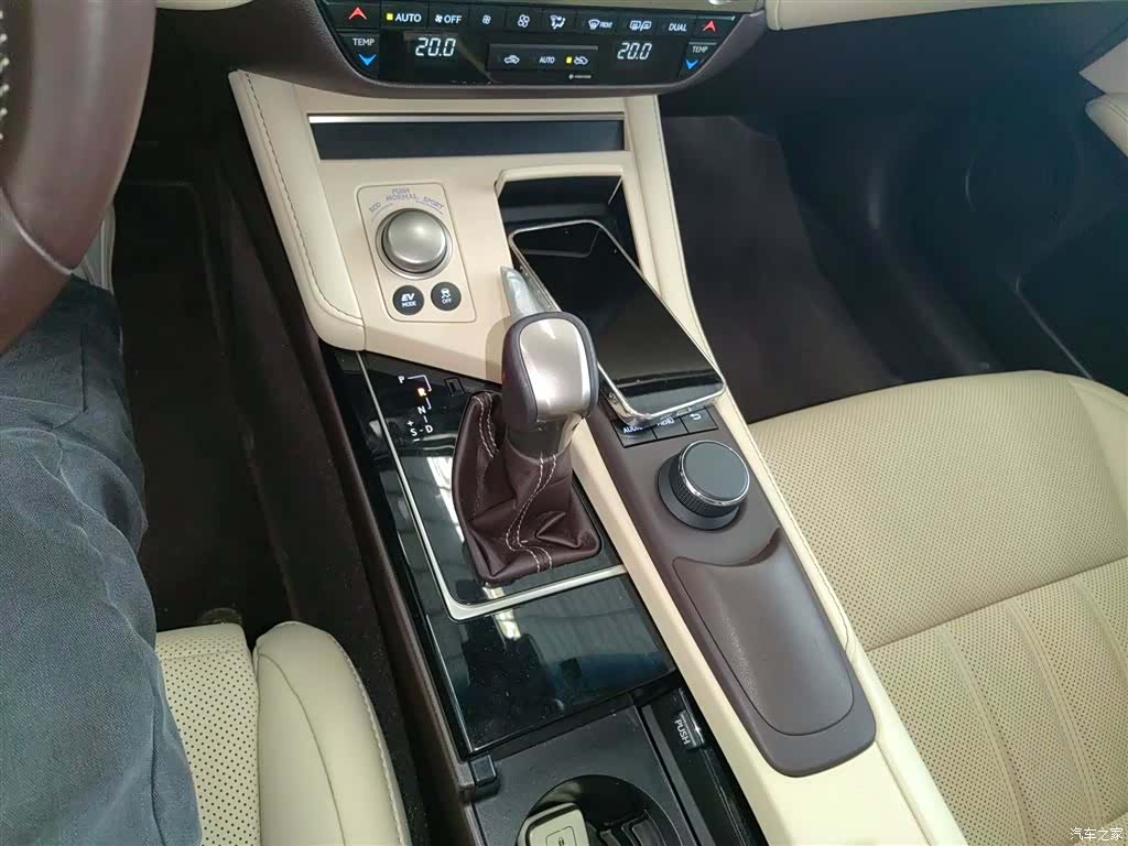 Lexus ES, 2018 7