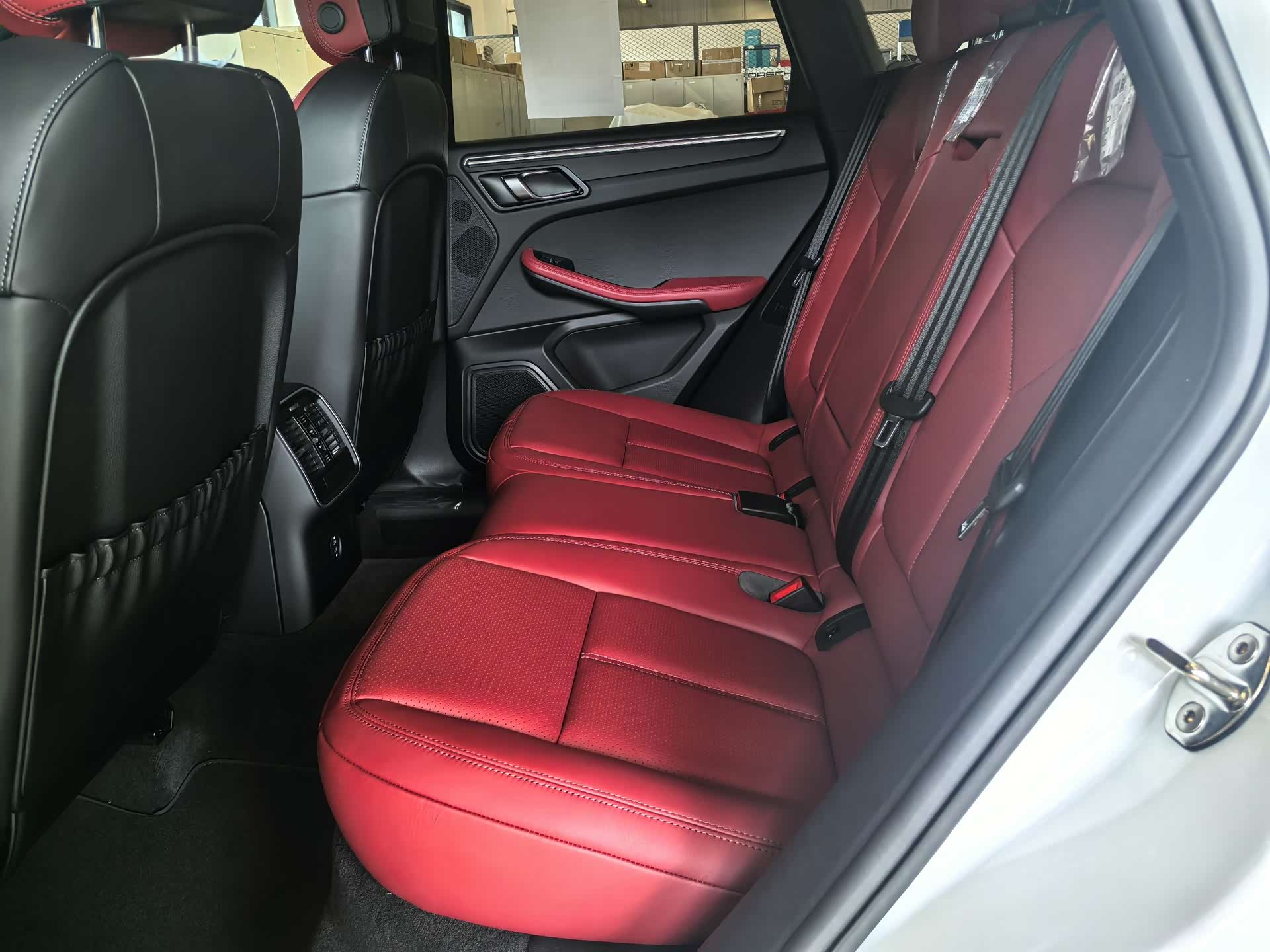 Porsche Macan, 2026 10