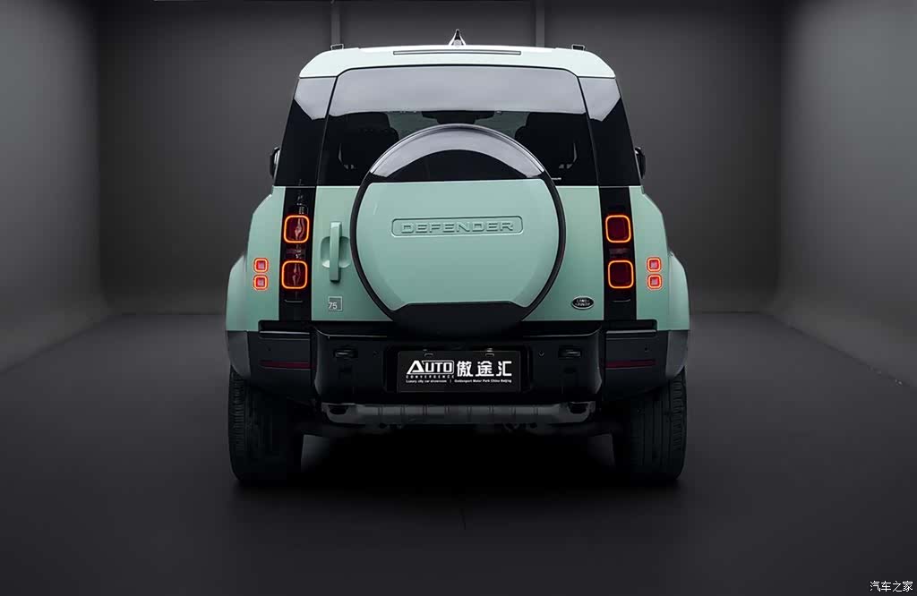 Land Rover Defender, 2023 4