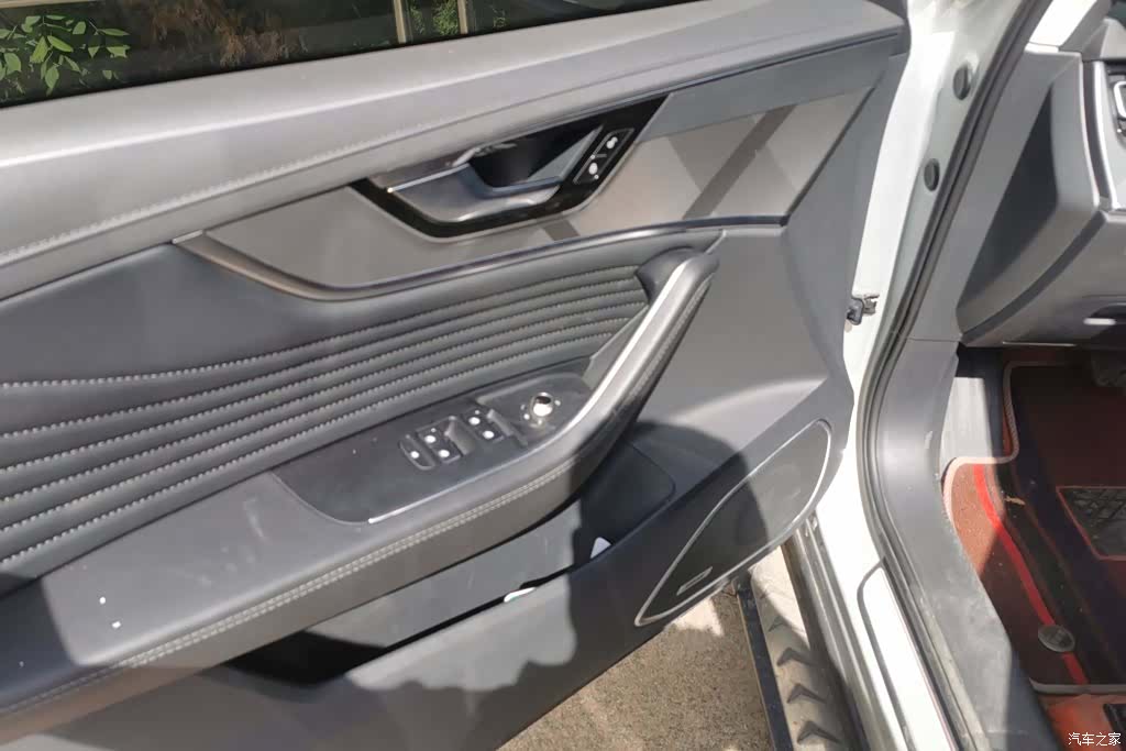 Hongqi HS5, 2024 7