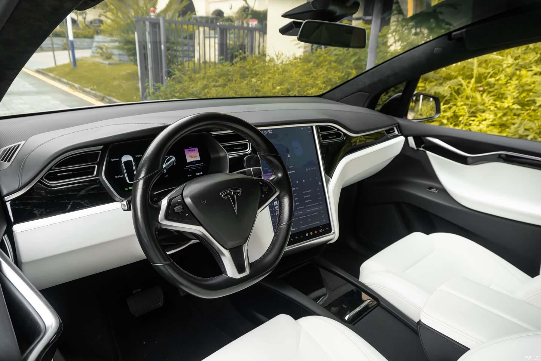 Tesla Model X, 2017 10