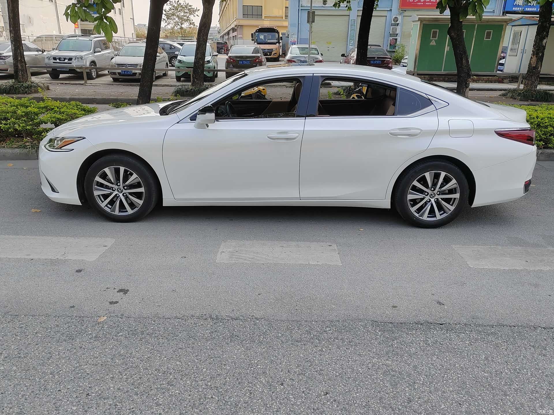 Lexus ES, 2020 3