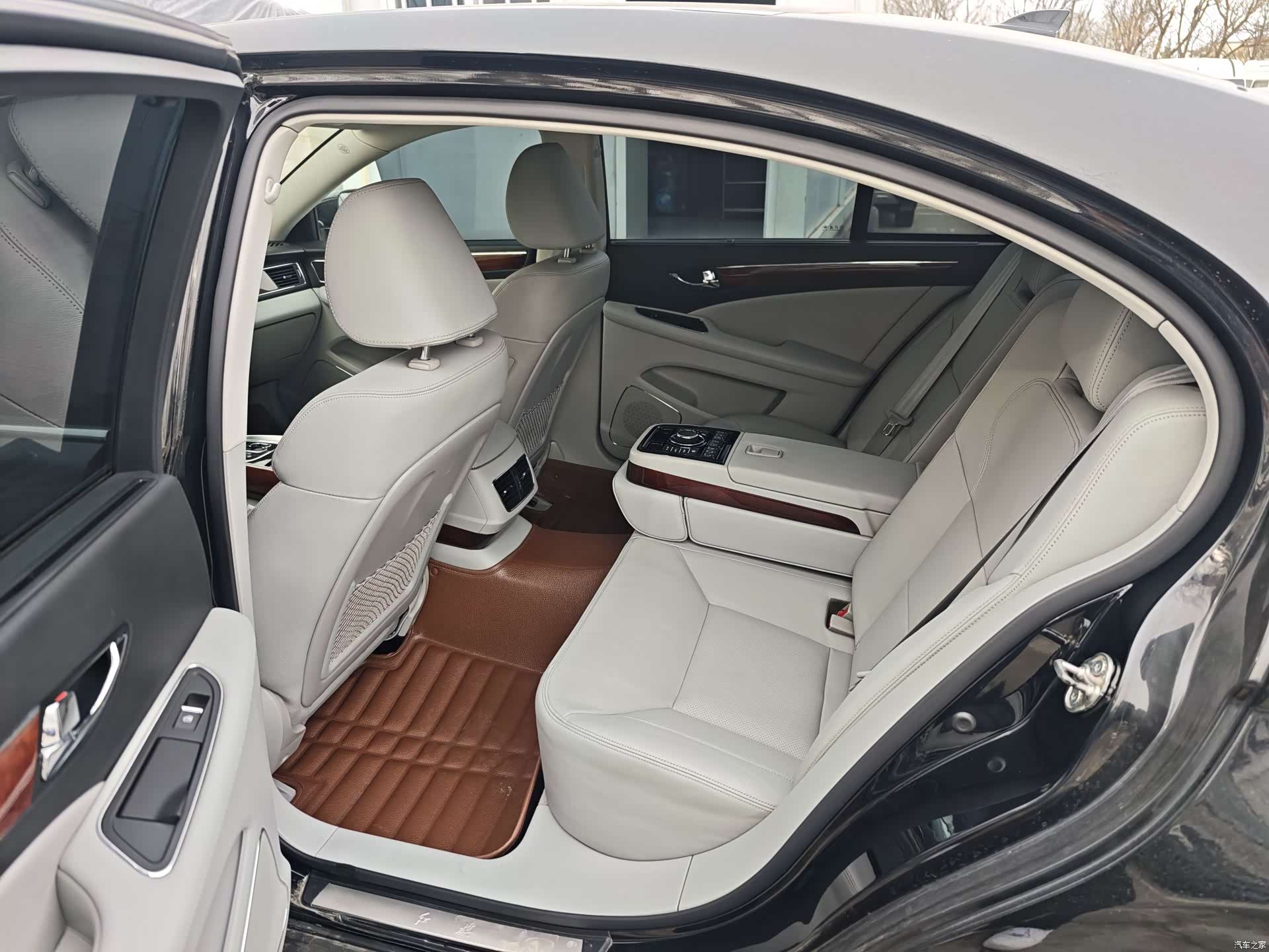 Hongqi H7, 2016 8