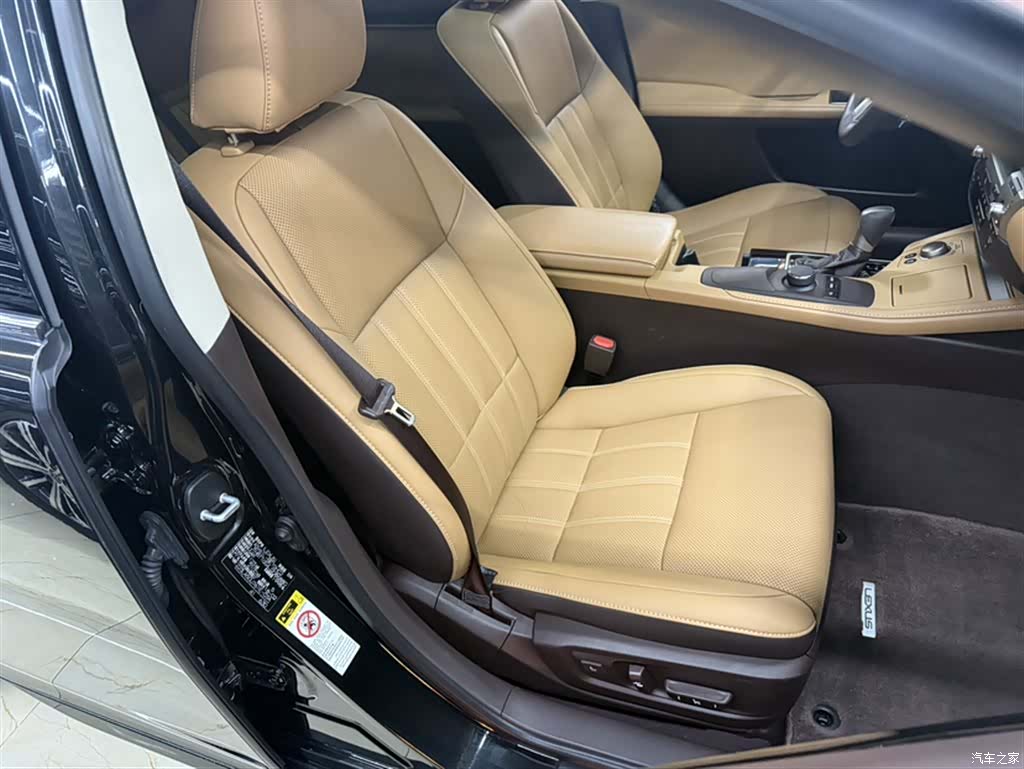 Lexus ES, 2018 11