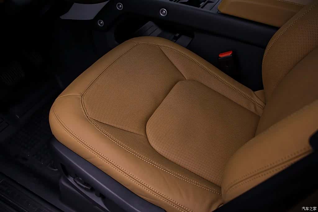 Land Rover Defender, 2024 13
