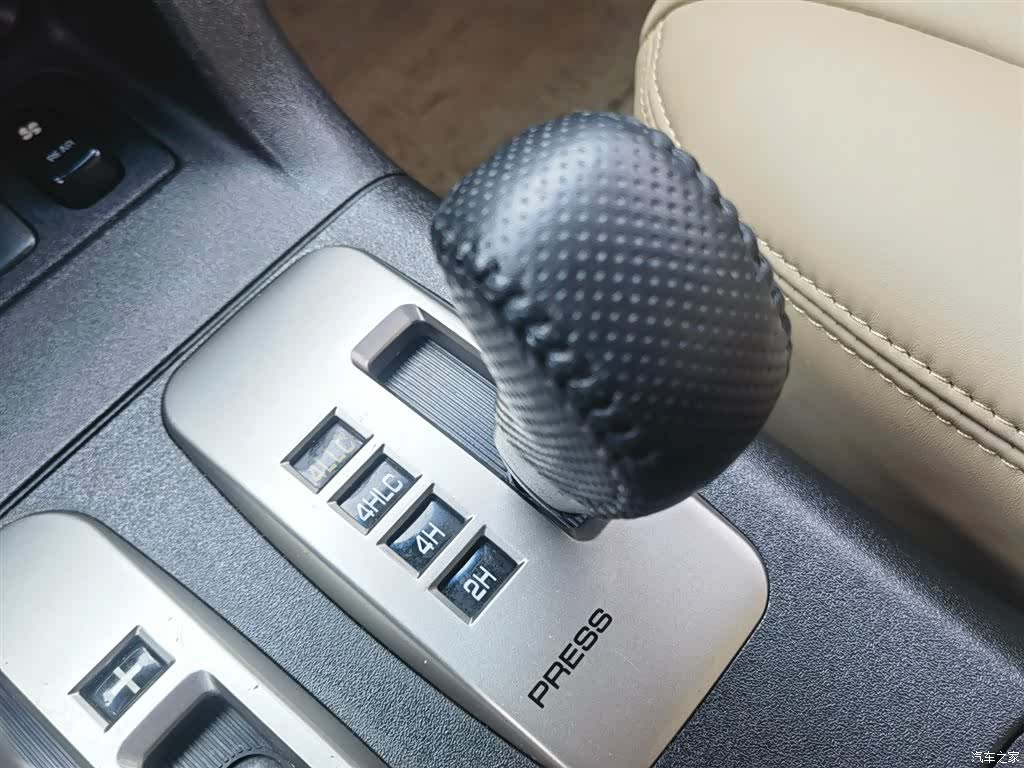Mitsubishi Pajero, 2004 16
