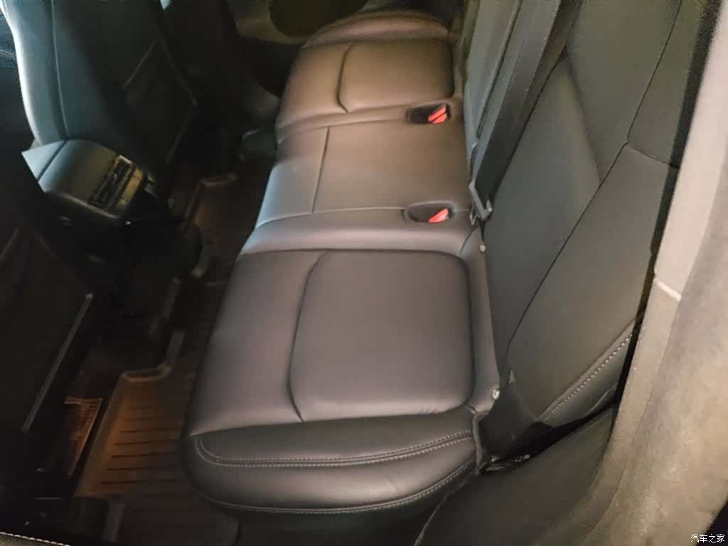 Tesla Model Y, 2024 17