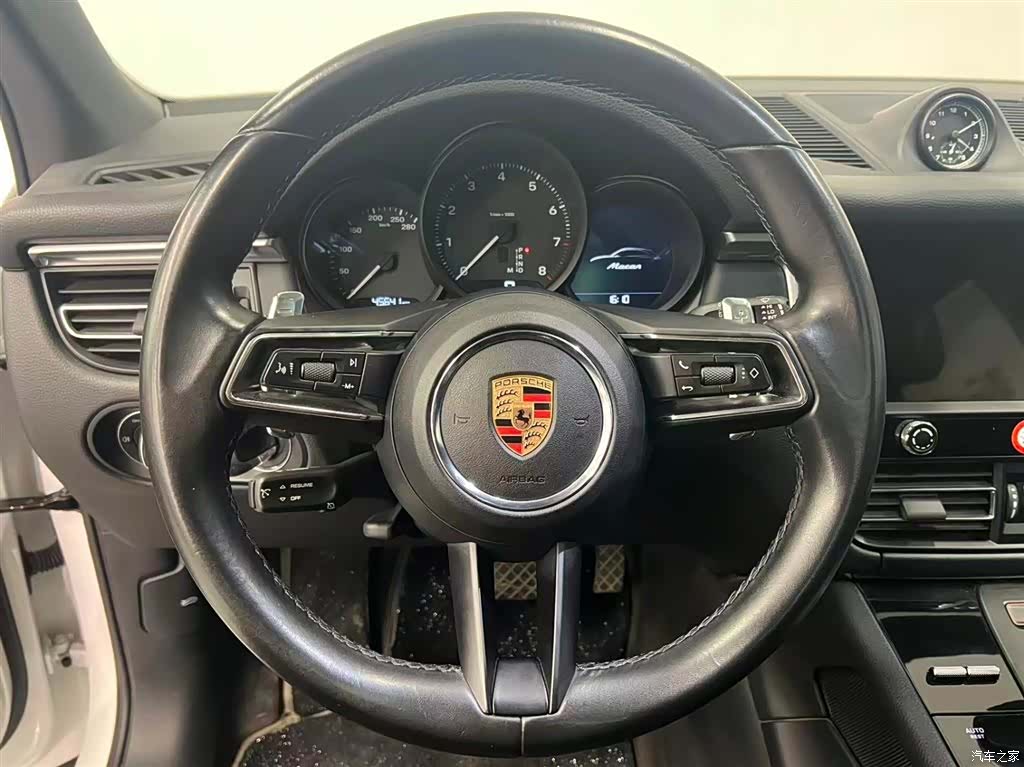 Porsche Macan, 2024 10