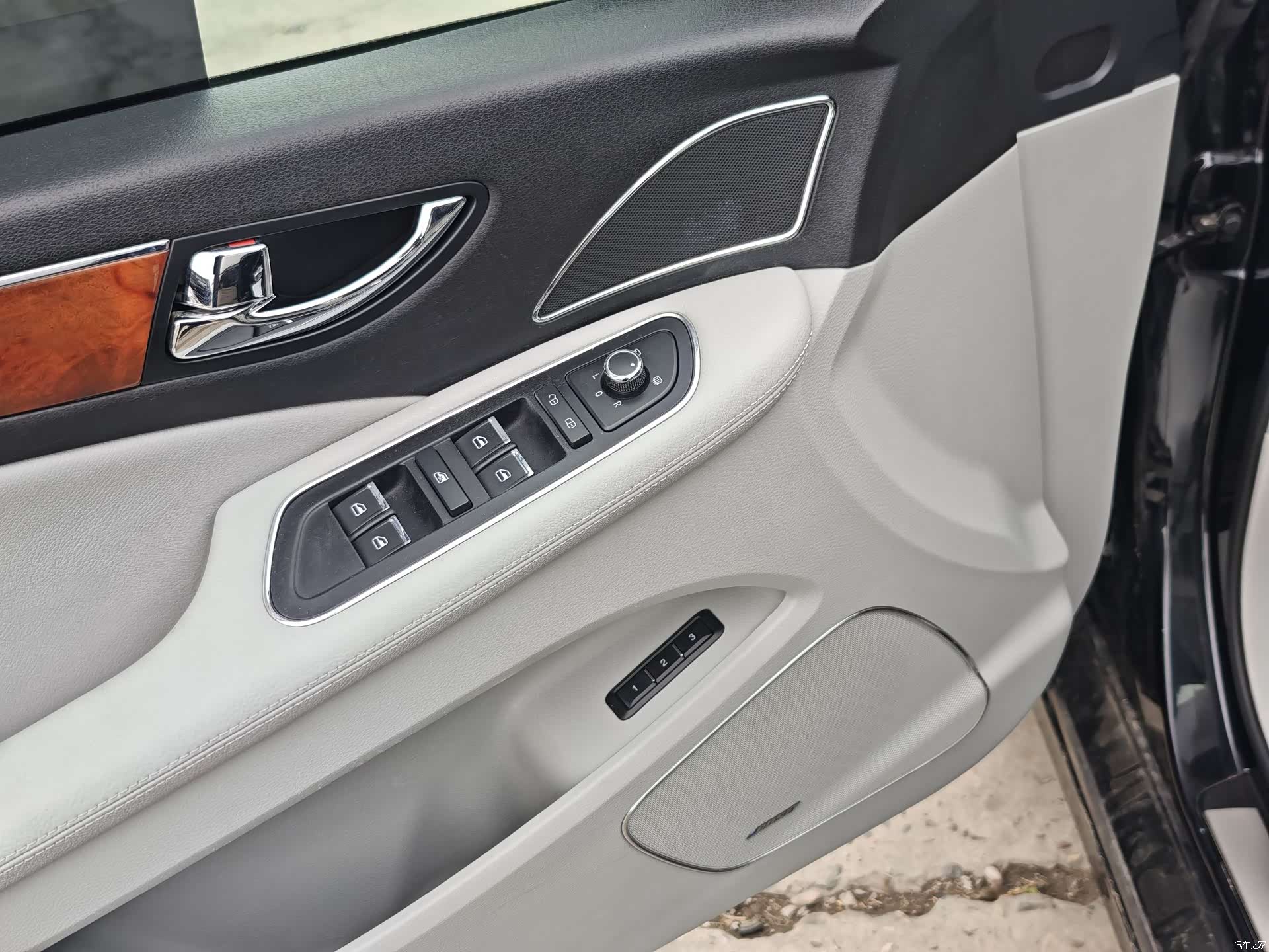Hongqi H7, 2016 12