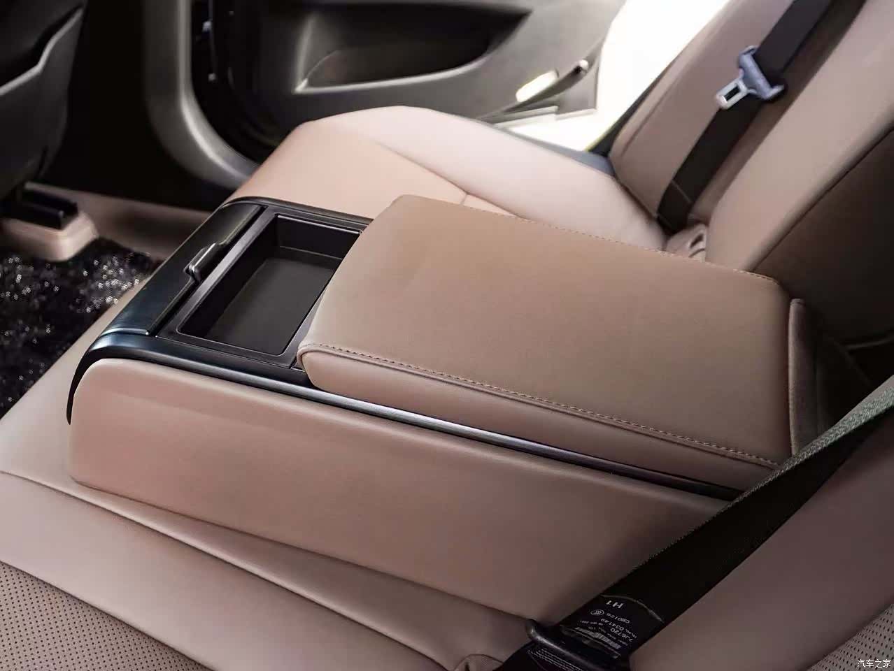 Lexus ES, 2022 10