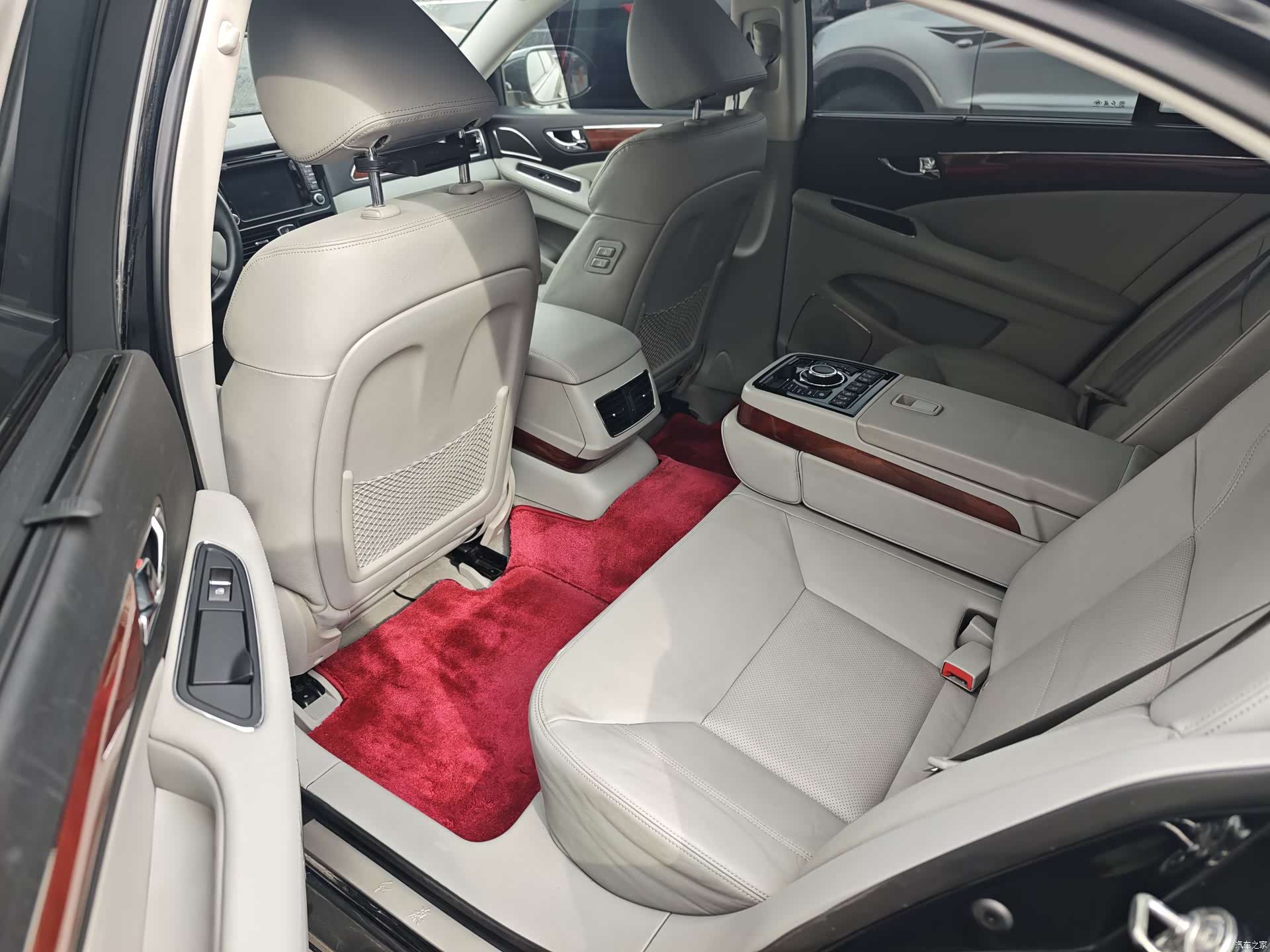 Hongqi H7, 2017 8