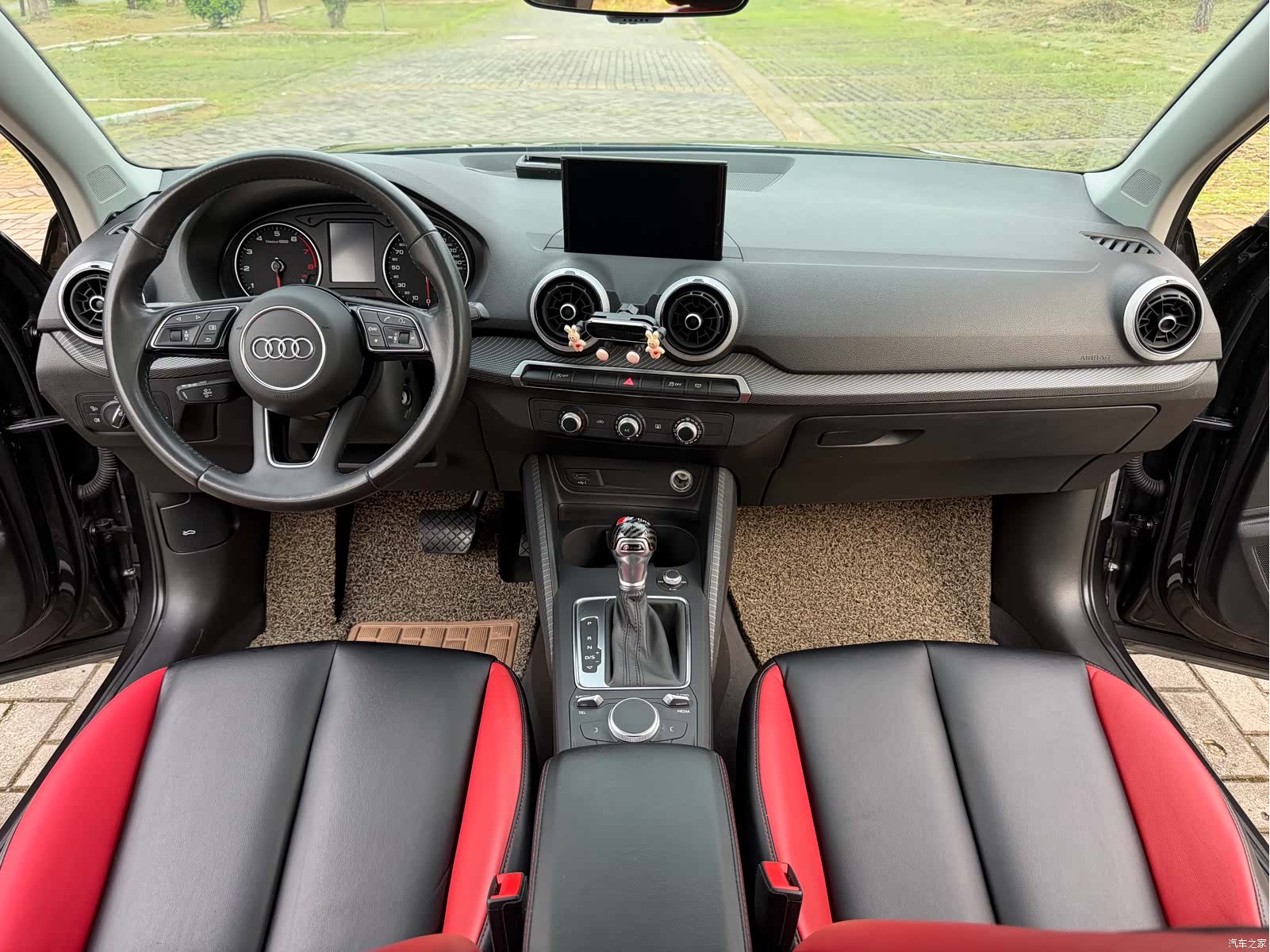 Audi Q2L, 2019 13