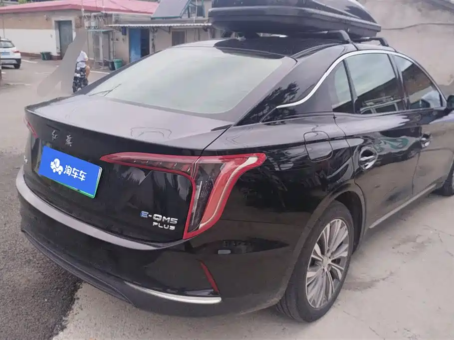 Hongqi E-QM5