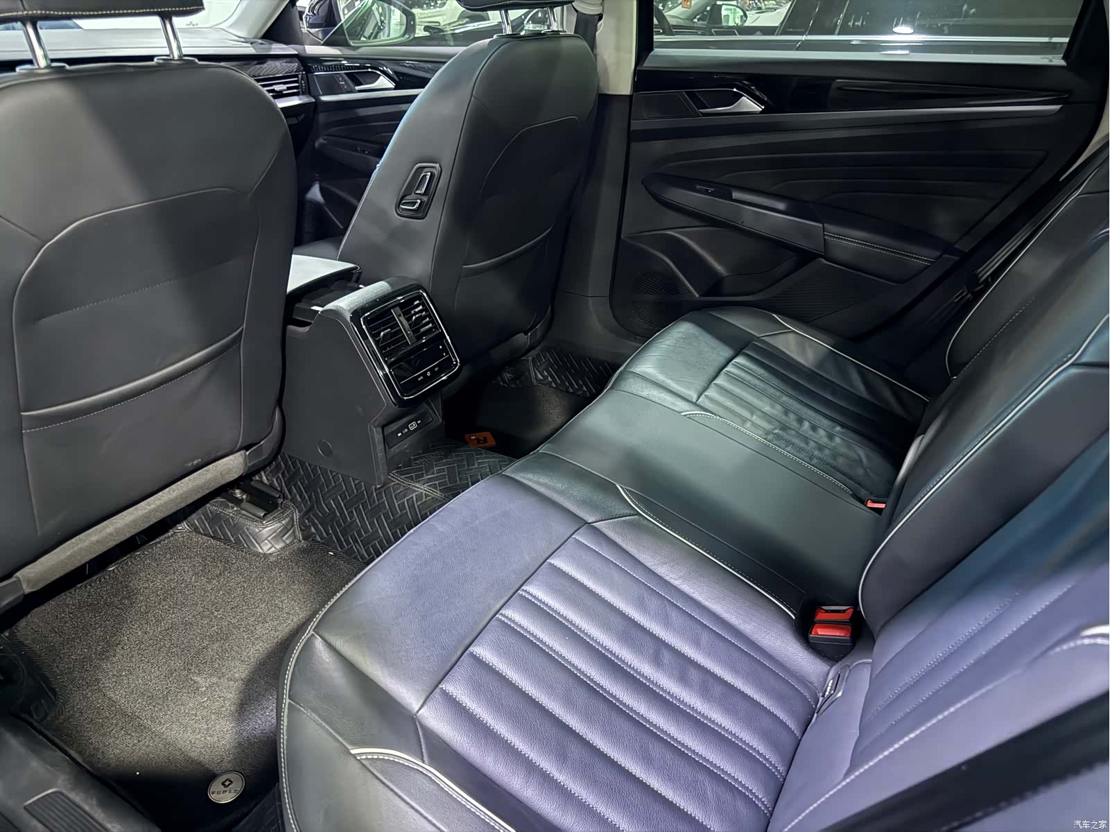 Volkswagen Passat, 2023 8