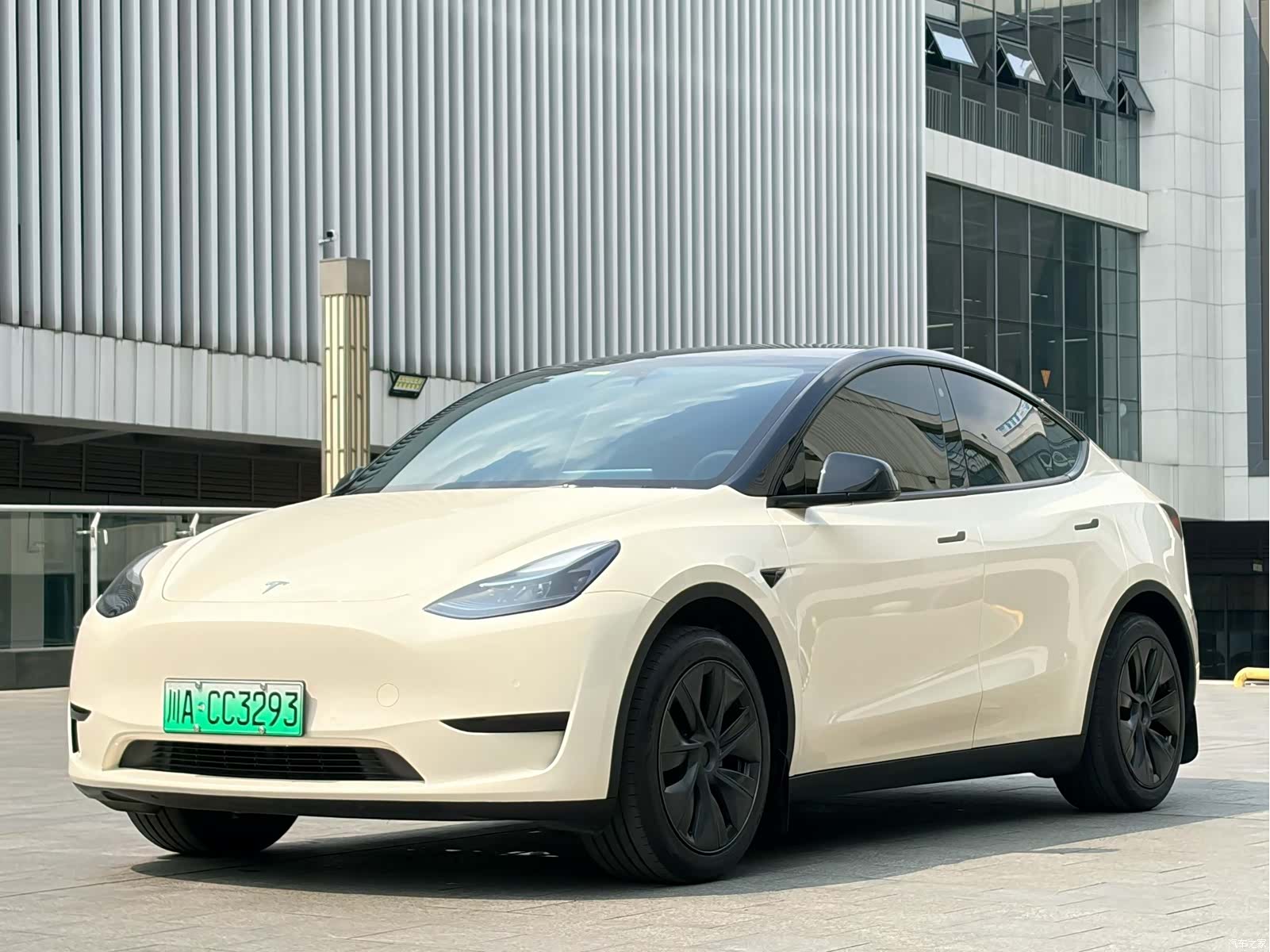 Tesla Model Y, 2023 1