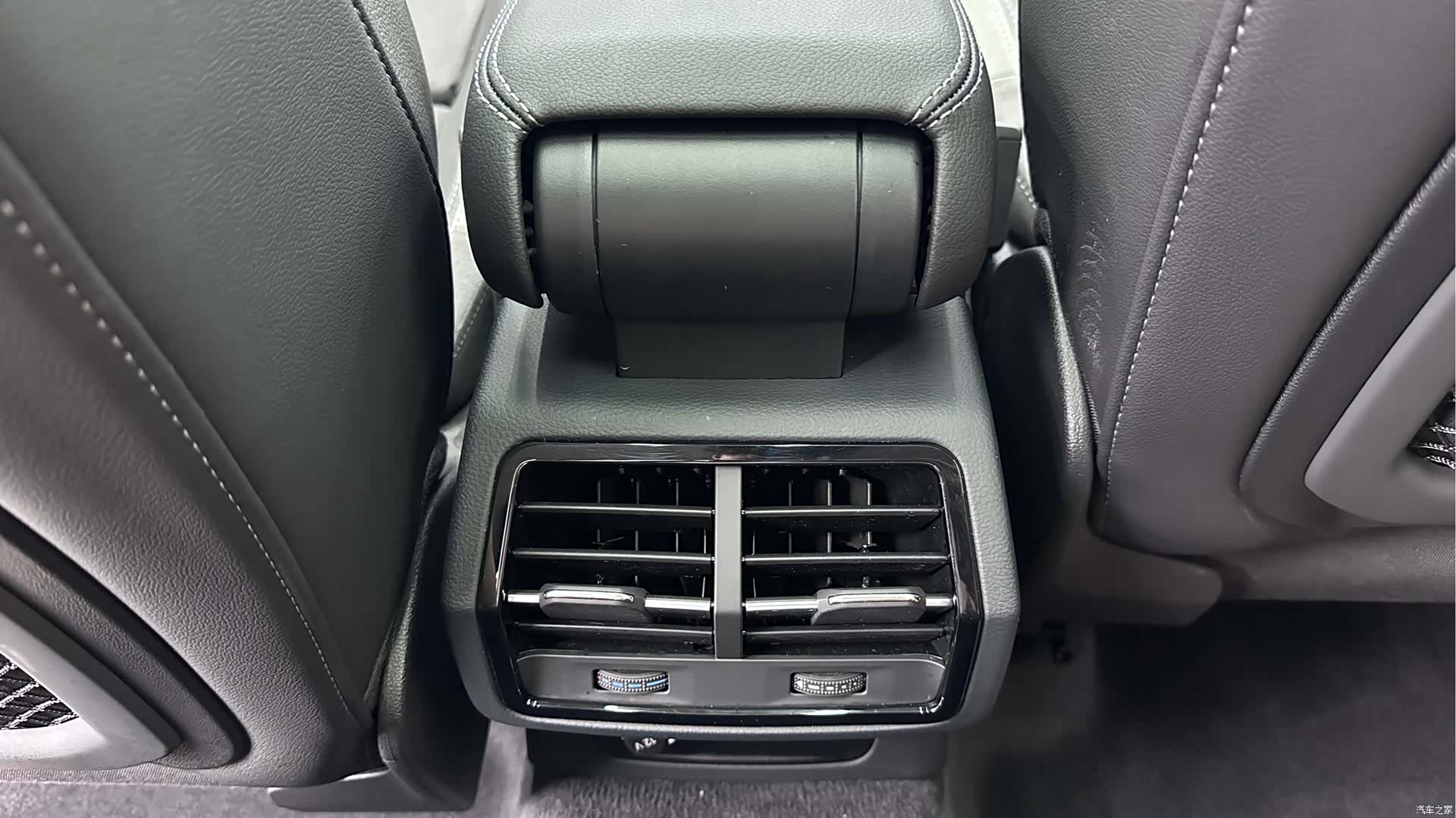 Audi Q3, 2023 16