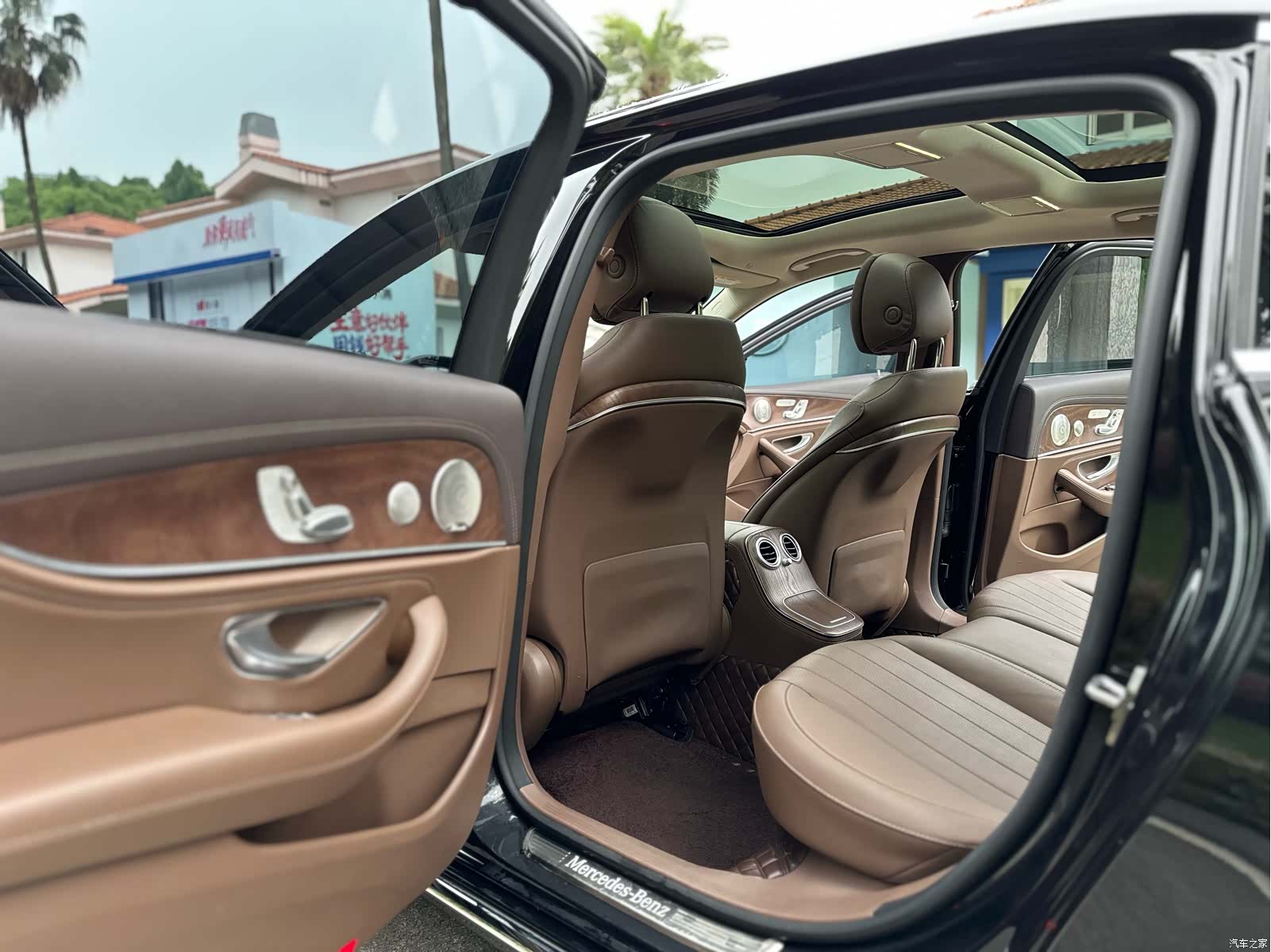 Mercedes-Benz E-Class, 2023 10