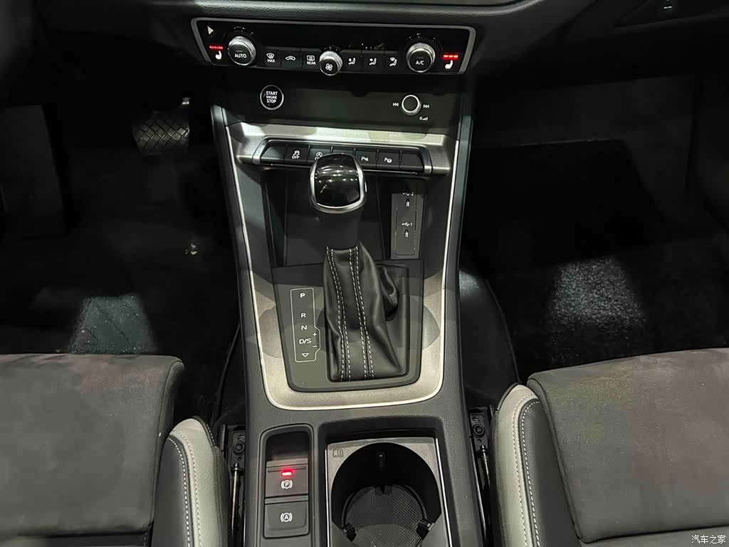 Audi Q3, 2022 все фото