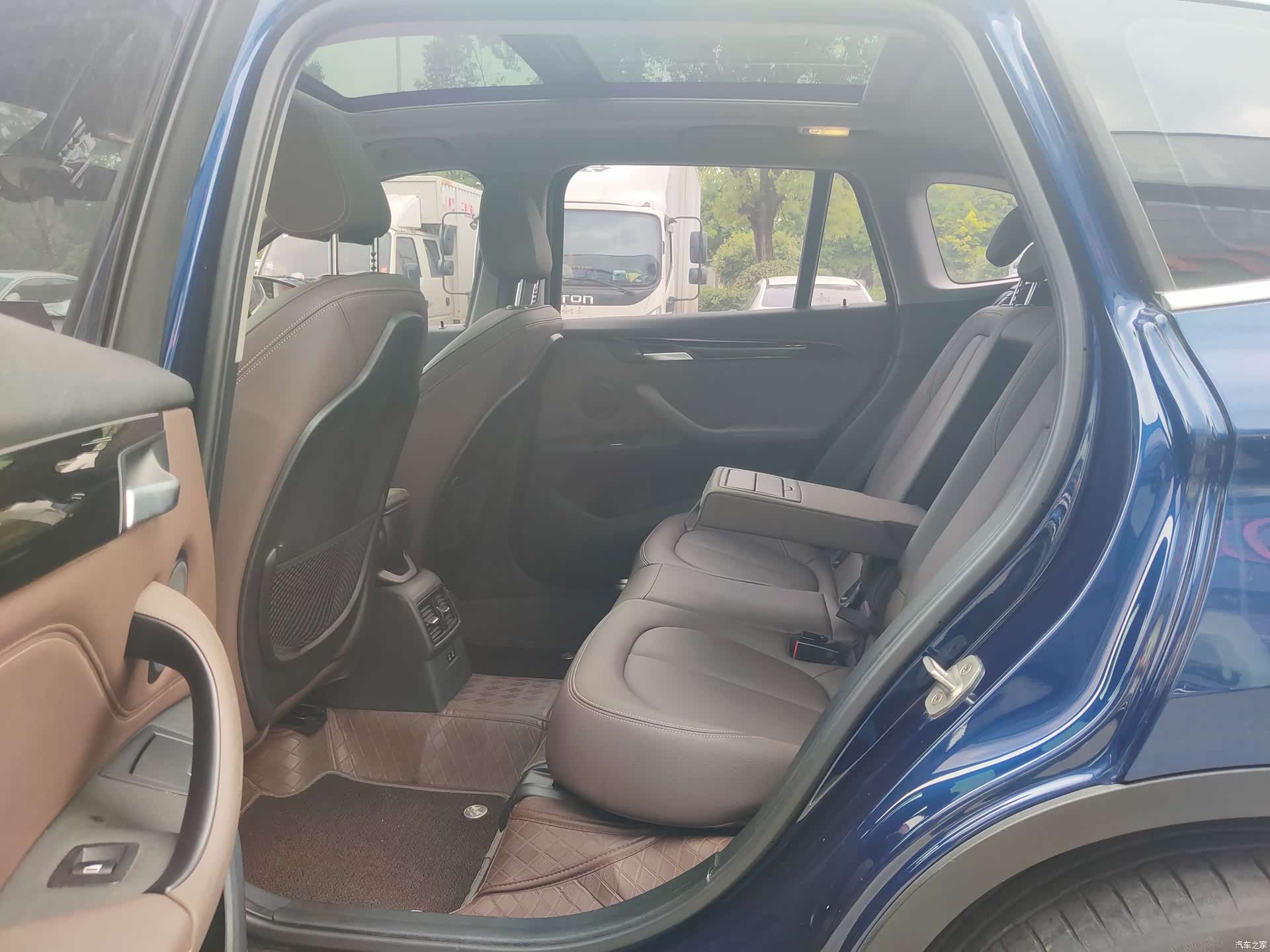 BMW X1, 2020 все фото