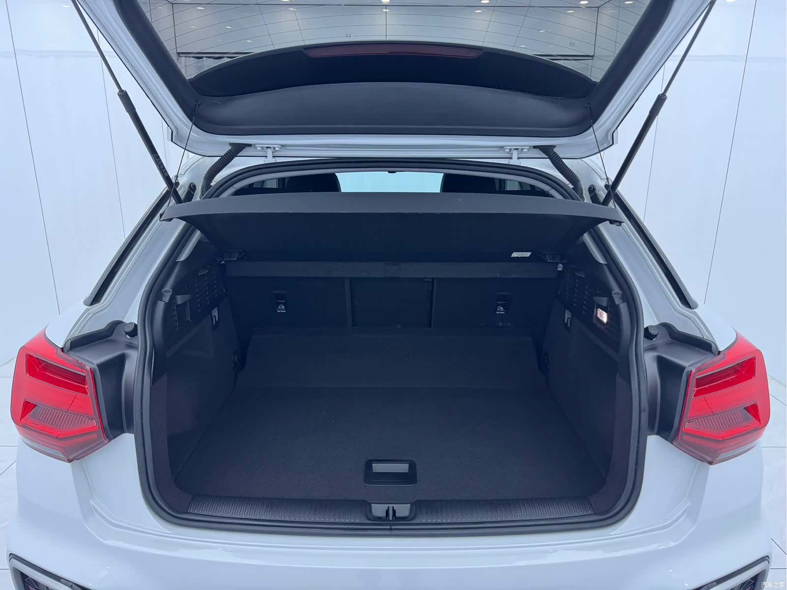 Audi Q2L, 2022 15