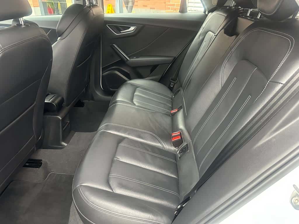 Audi Q2L, 2024 8