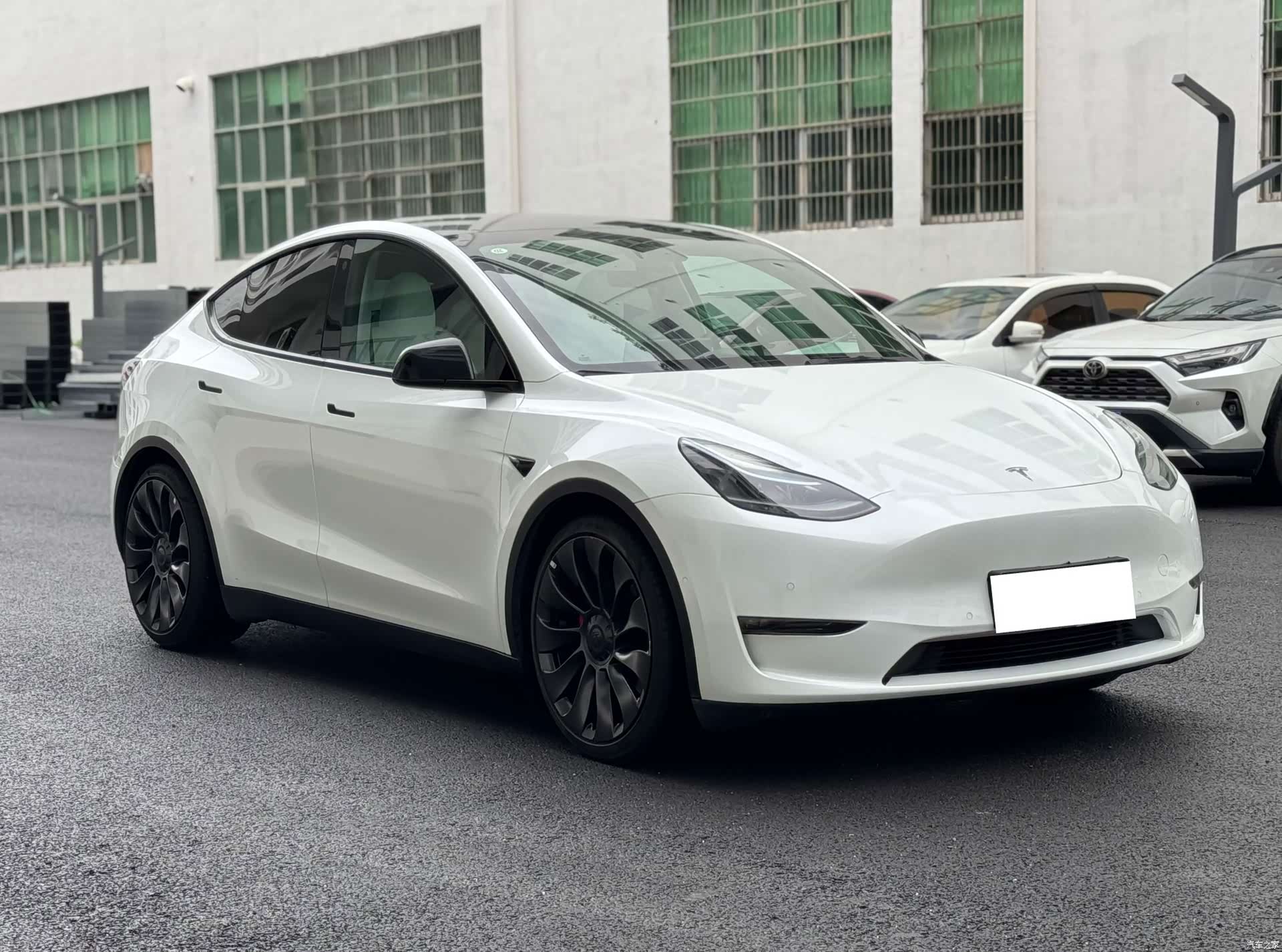 Tesla Model Y, 2023 3
