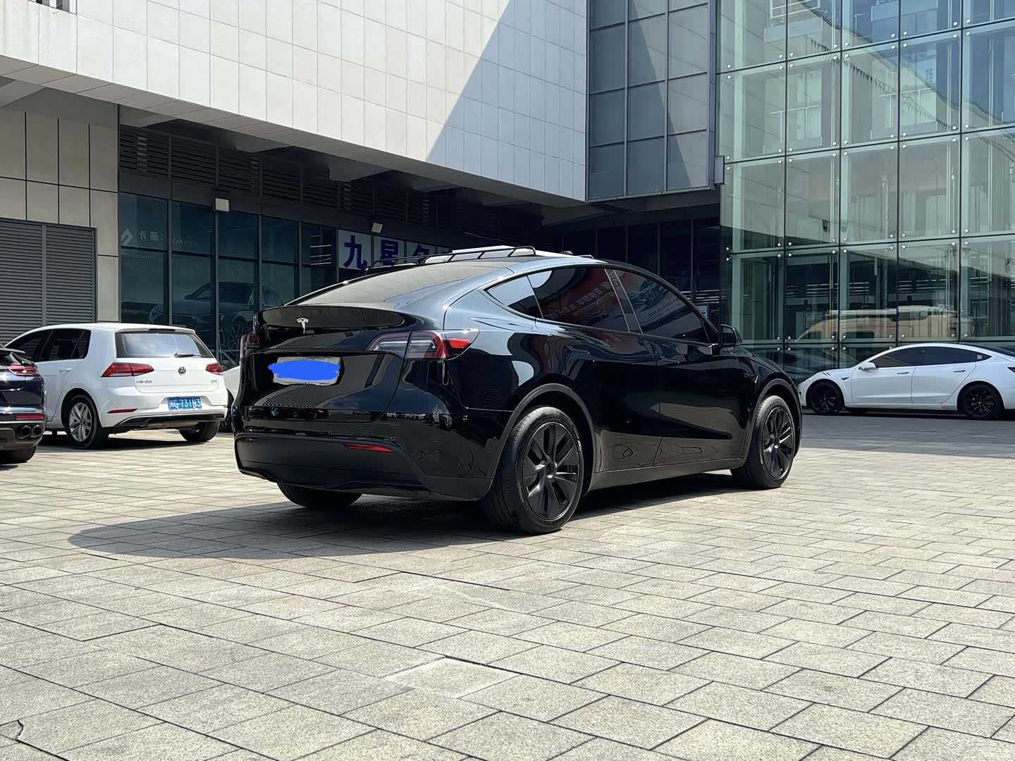 Tesla Model Y, 2023 4