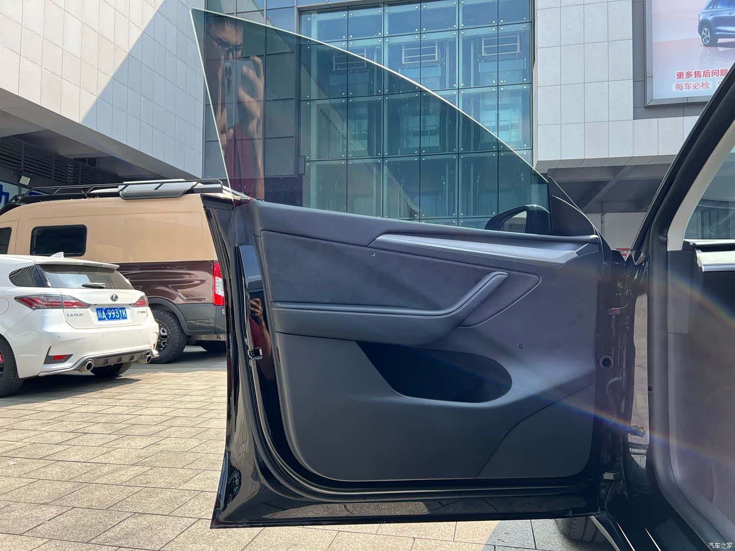 Tesla Model Y, 2023 15