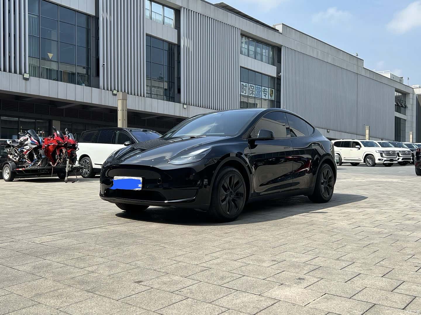 Tesla Model Y, 2023 1