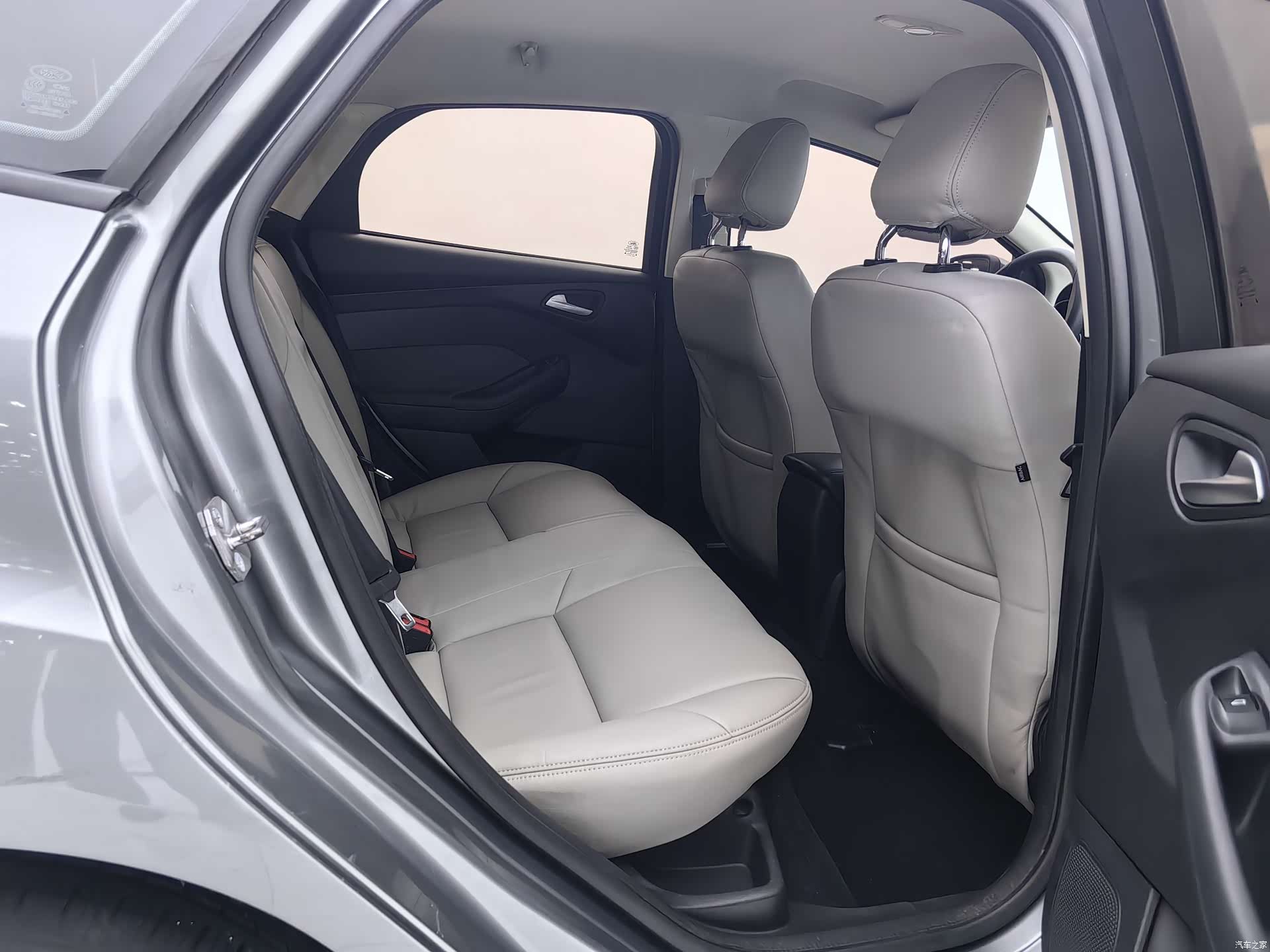 Ford Focus, 2014 9