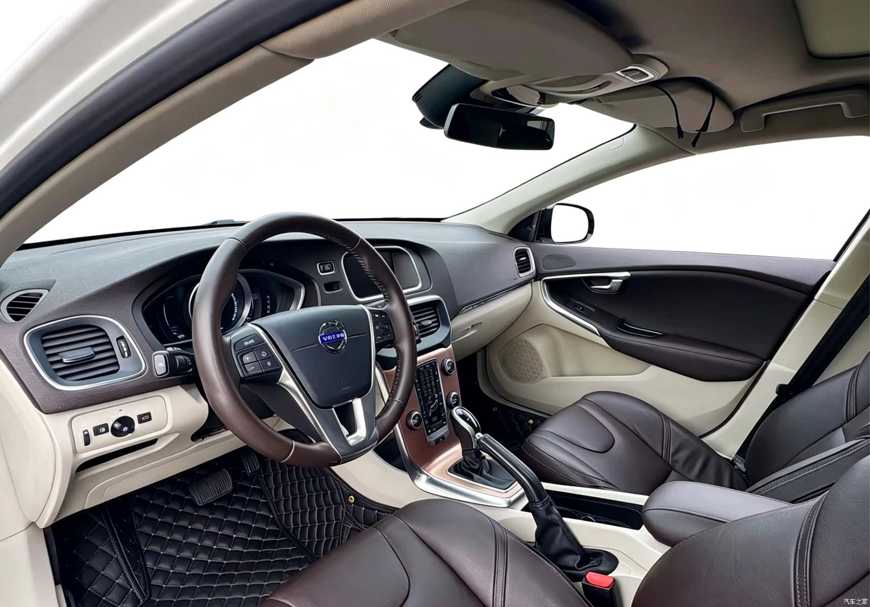 Volvo V40, 2016 4