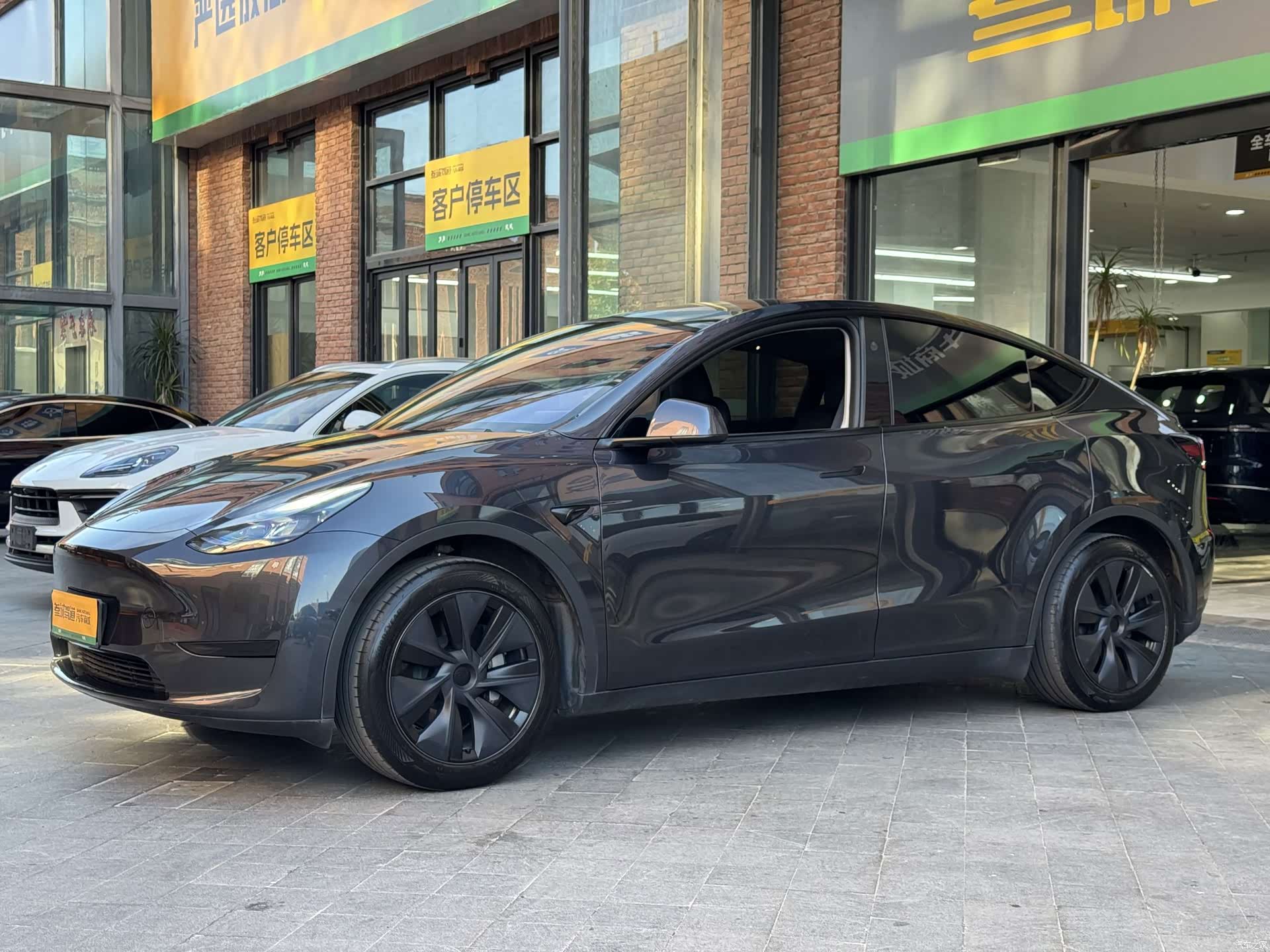 Tesla Model Y, 2024 4
