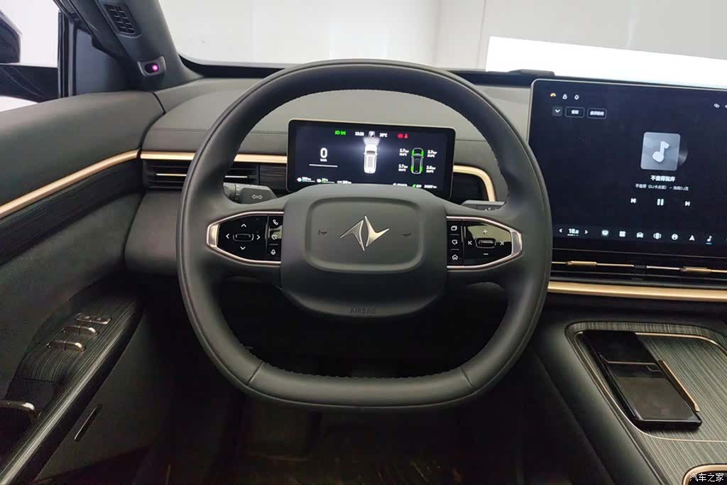 DongFeng eπ008, 2024 15